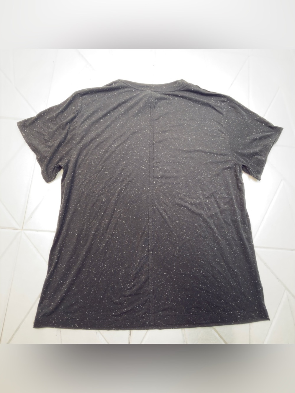 Lululemon Speckled Charcoal Black Crewneck T-Shirt Size 6 Lyocell Blend - Picture 8 of 9